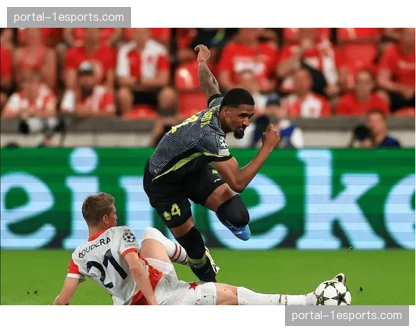 快讯：蒙彼利埃后卫自摆乌龙，助斯特拉斯堡取得领先